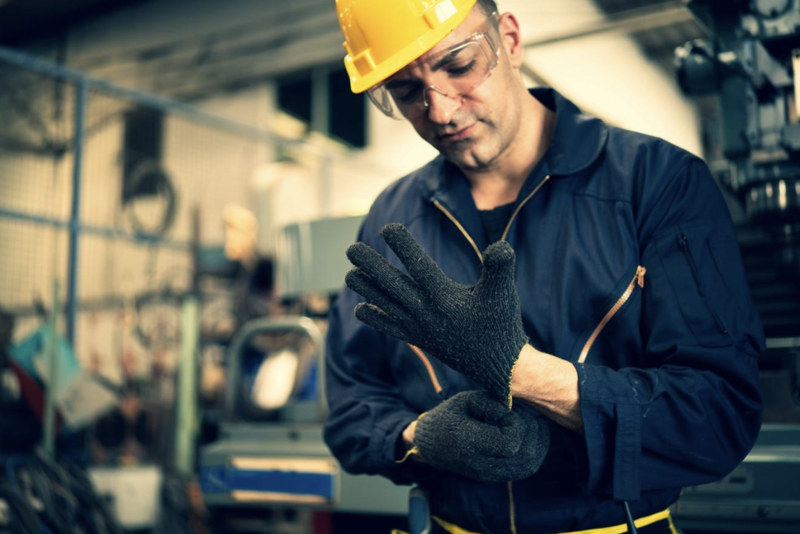 Utiliza los guantes de seguridad adecuados a tu sector.